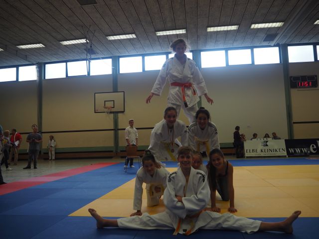 tl_files/judoka_stade/2015/Bilder/Bundesliga/Frauen_Maenner/2015 09 u15 pyramide.JPG